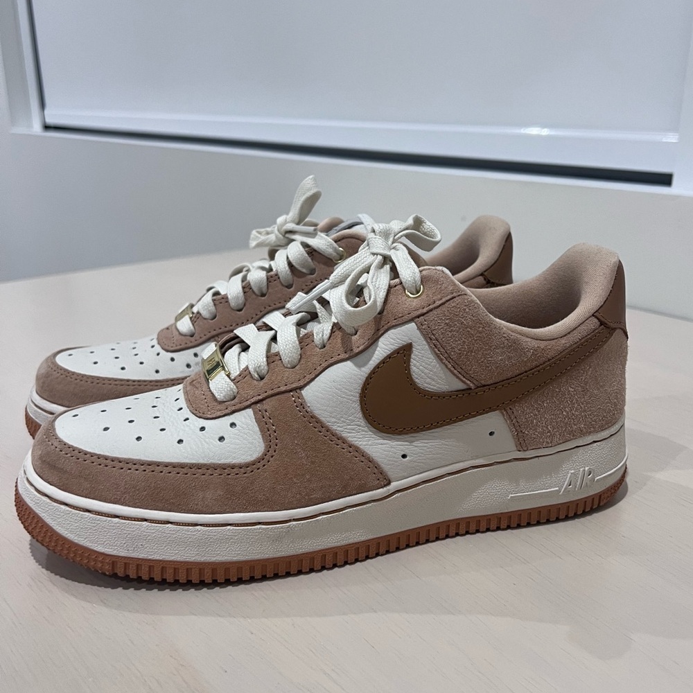 Nike Air Women’s Sneakers Size 8
